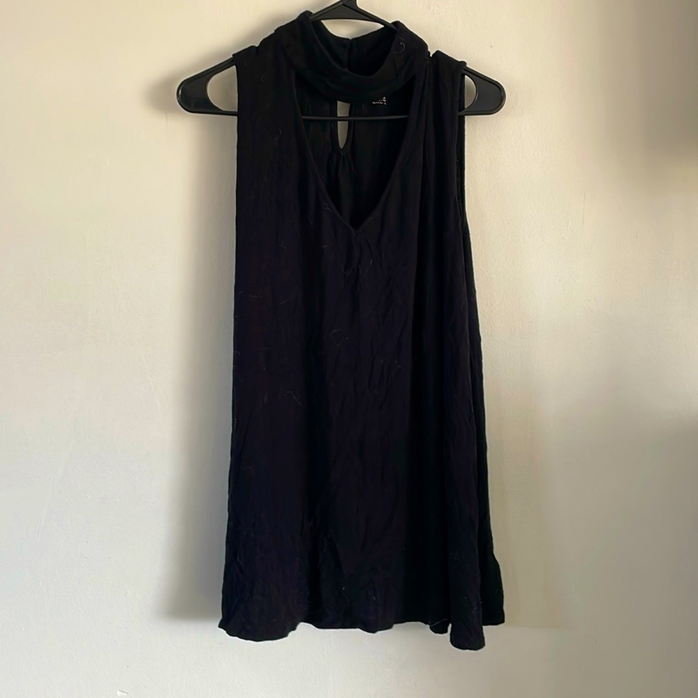 Black keyhole shirt